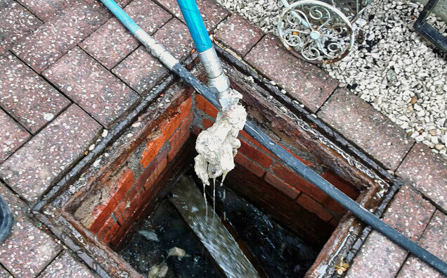 https://kensingtonplumbing.com.au/uploads/2025/06/blocked-drains-598620.jpg