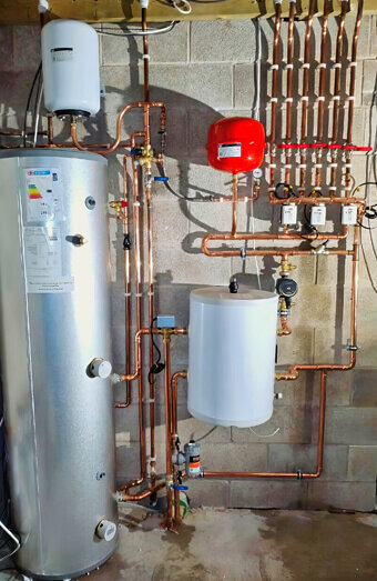 https://kensingtonplumbing.com.au/uploads/2025/06/commercial-plumbing-915367.jpg